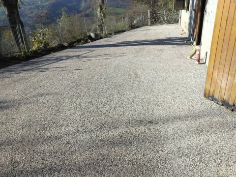 Création d'une terrasse en béton désactivé à Apprieu