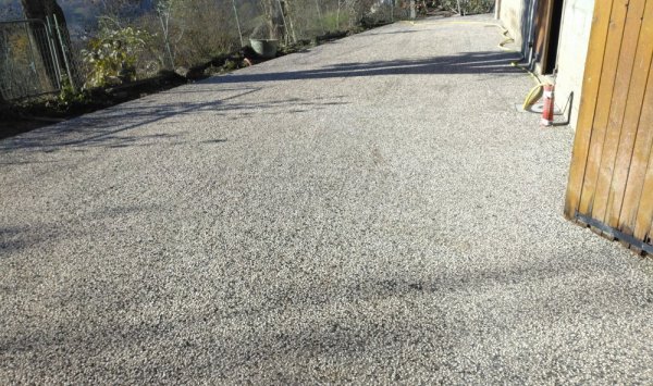 Création d'une terrasse en béton désactivé à Apprieu