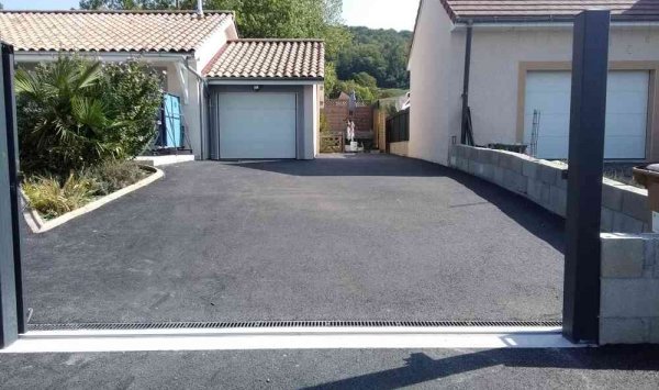 Création de cour en goudron - Val-de-Virieu - N.P Maçonnerie