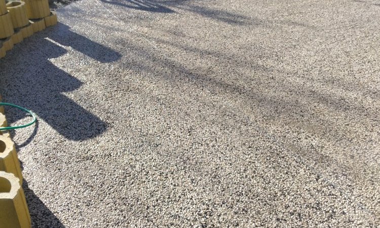 Création d'une terrasse en béton désactivé à Apprieu